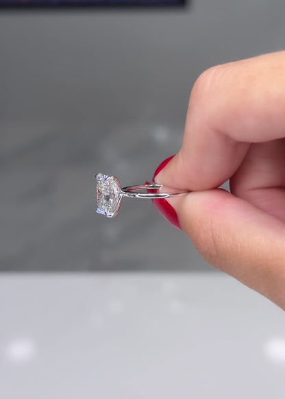 Radiant Cut with Classic Band