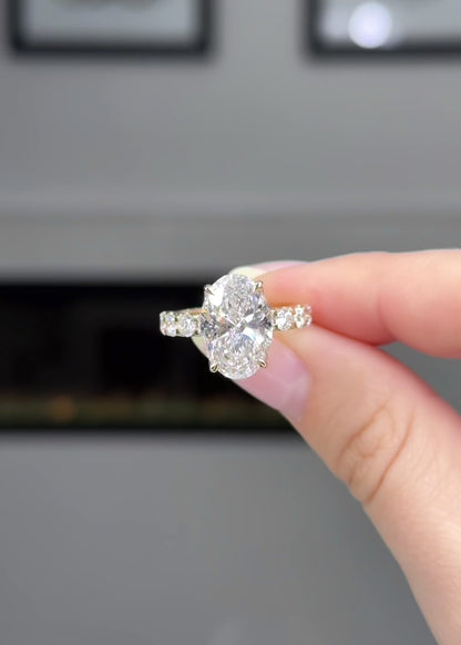 Petal Setting with Oval Cut and Pave Diamond