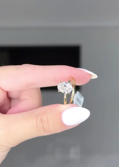 Hidden Halo Oval Cut with Feather Band