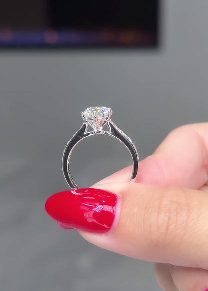 Round Brilliant Cut with Cathedral Pave